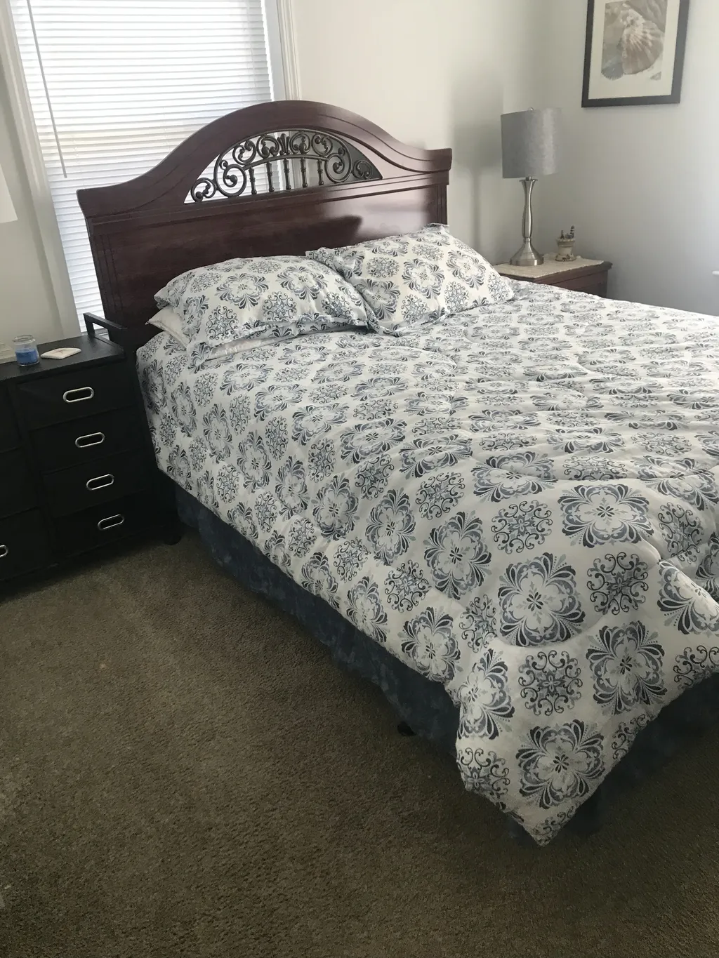 Queen size bed 