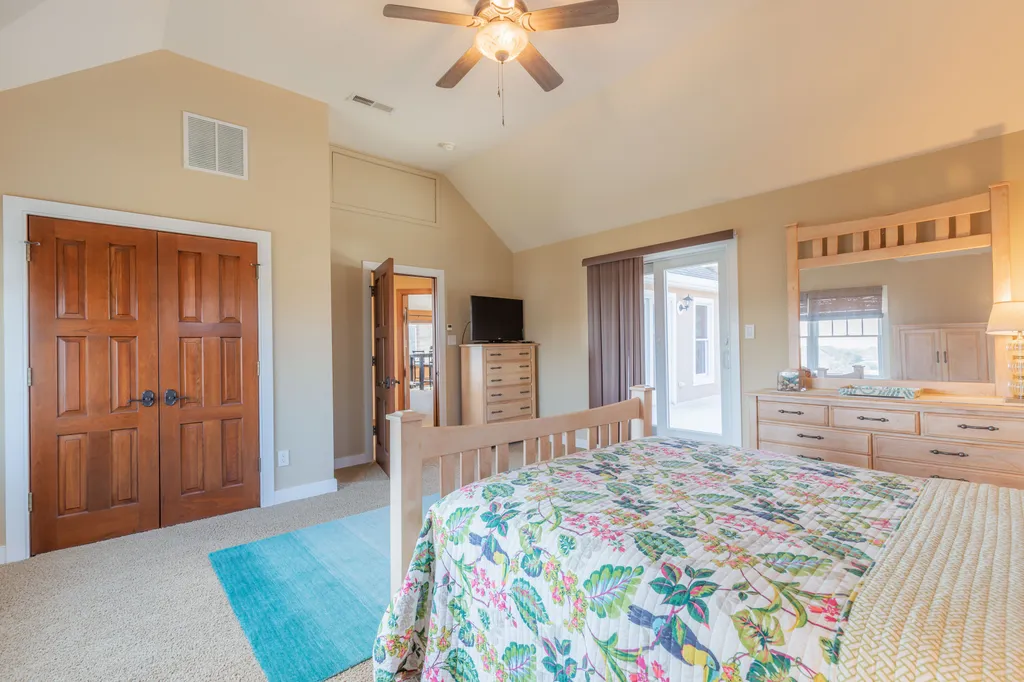 'Aqua Retreat' Bedroom with Balcony
