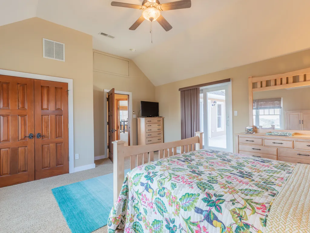 'Aqua Retreat' Bedroom with Balcony