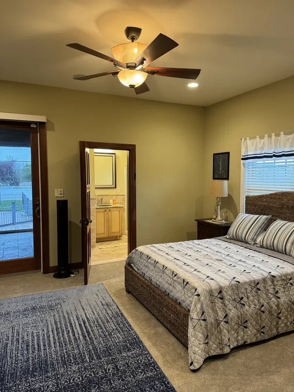 1st Floor 'Morning Glory' Queen Bedroom