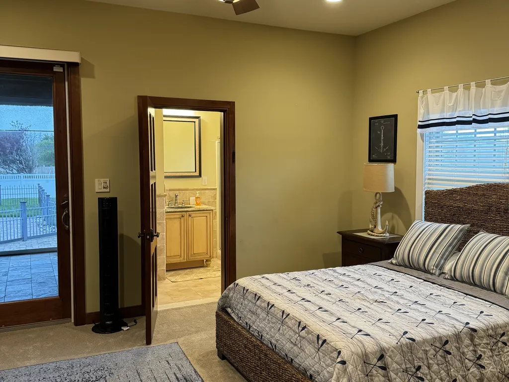 1st Floor 'Morning Glory' Queen Bedroom