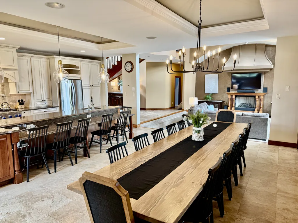 Open Floor Plan to Enjoy Friends and Family!