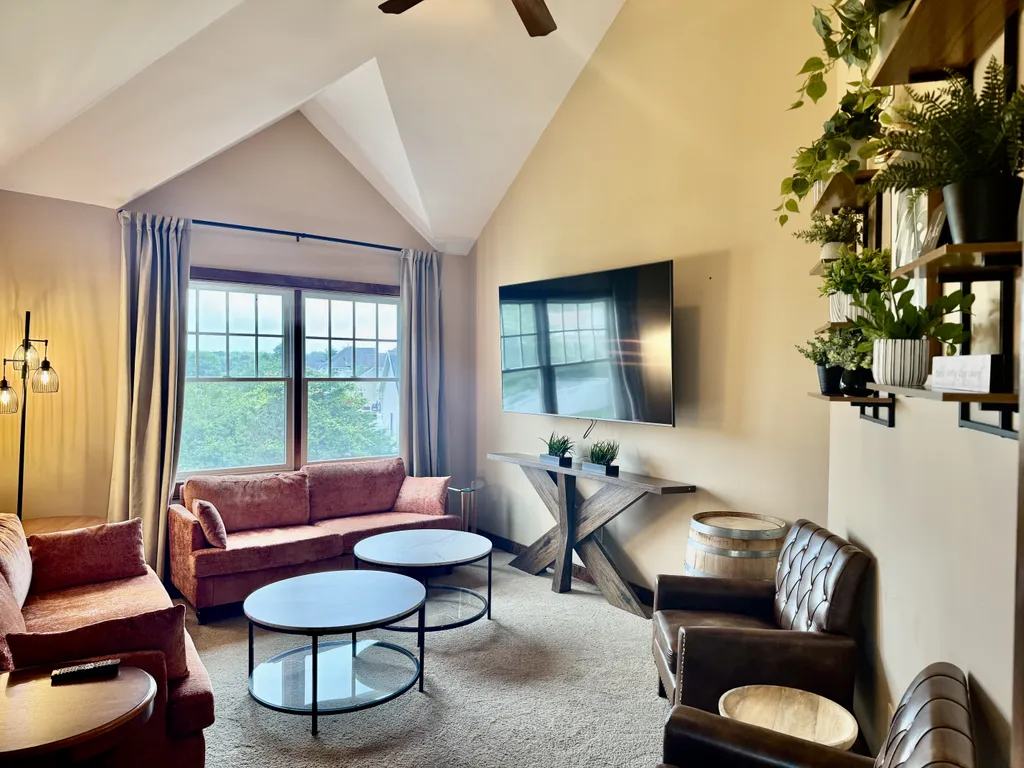 2nd Floor Sitting Room-Off Billiard Room