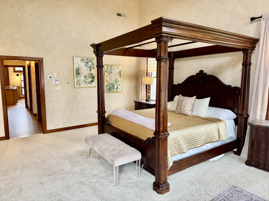 1st Floor Master Bedroom