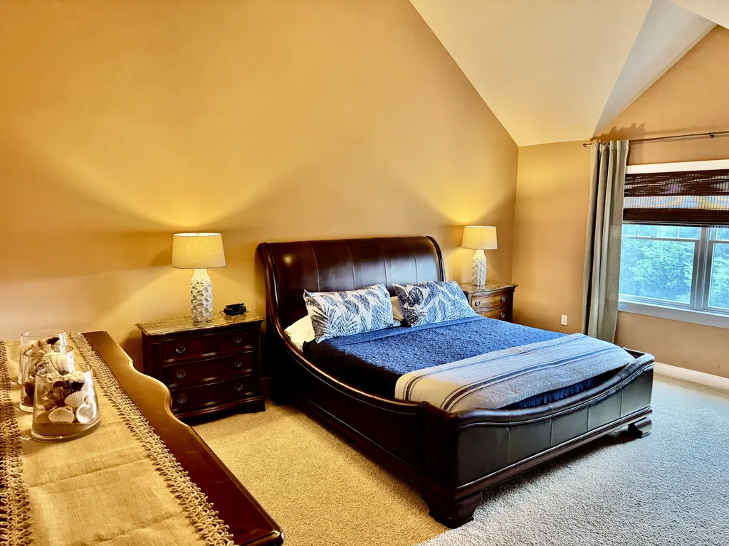 'Serenity' King Bed