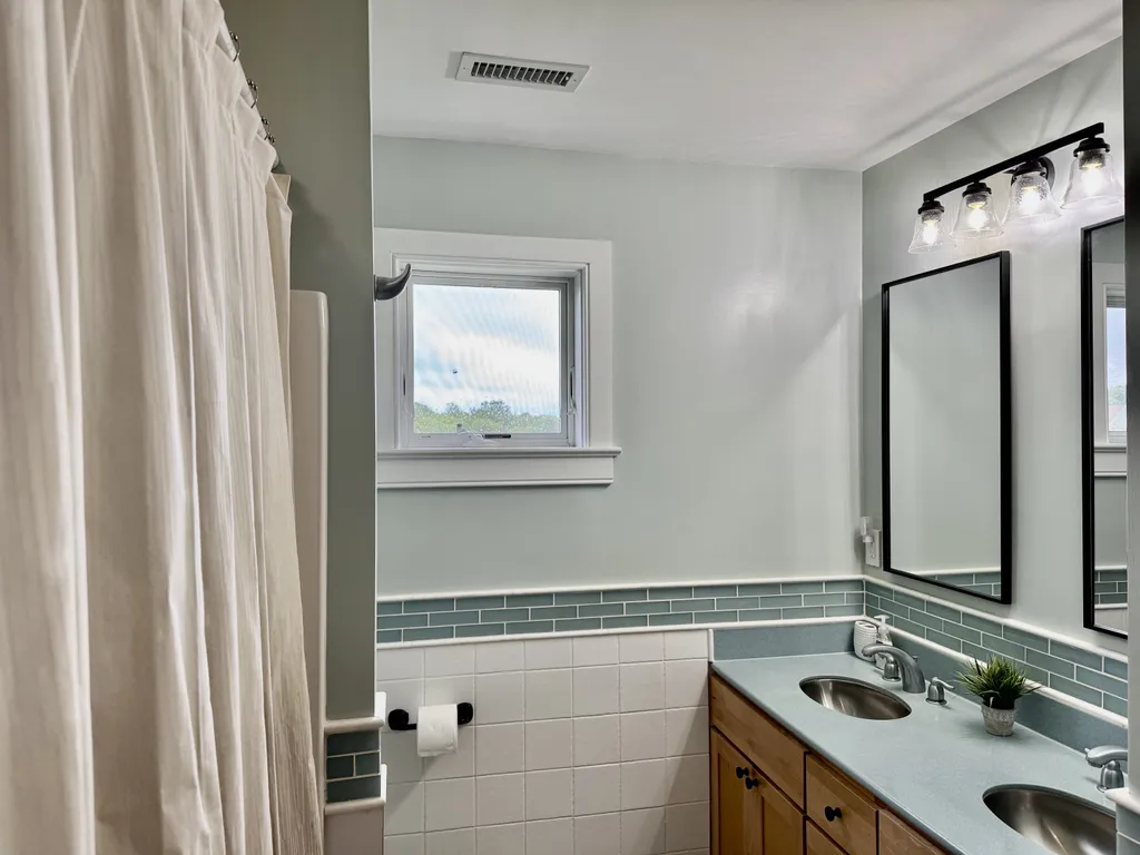 Shared Bathroom with Tub Shower