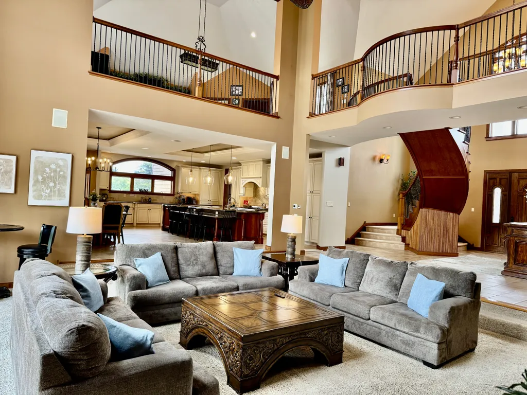 Open Floor Plan To Be With Friends and Family