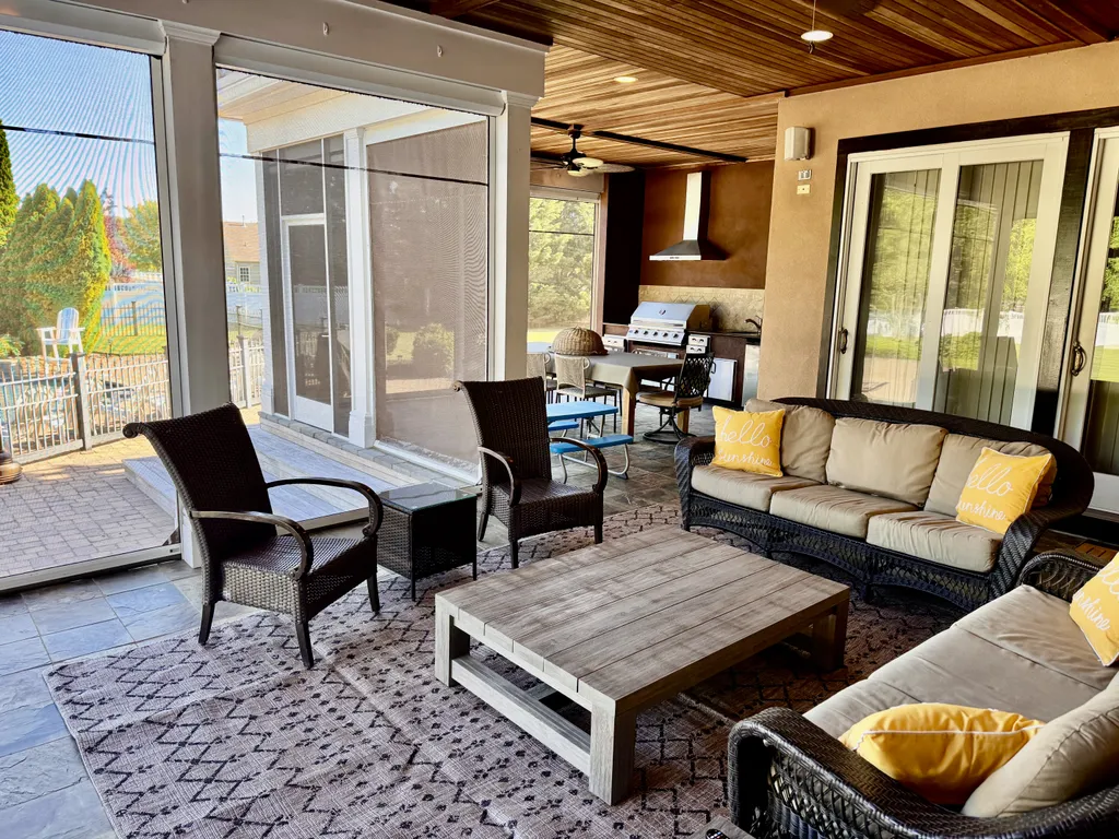 Screened in Living Area/Outdoor Kitchen