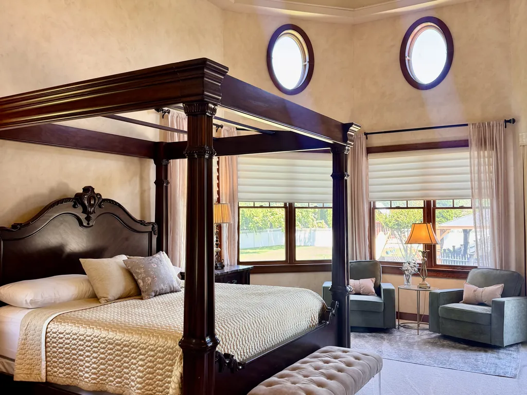 1st Floor Master Bedroom