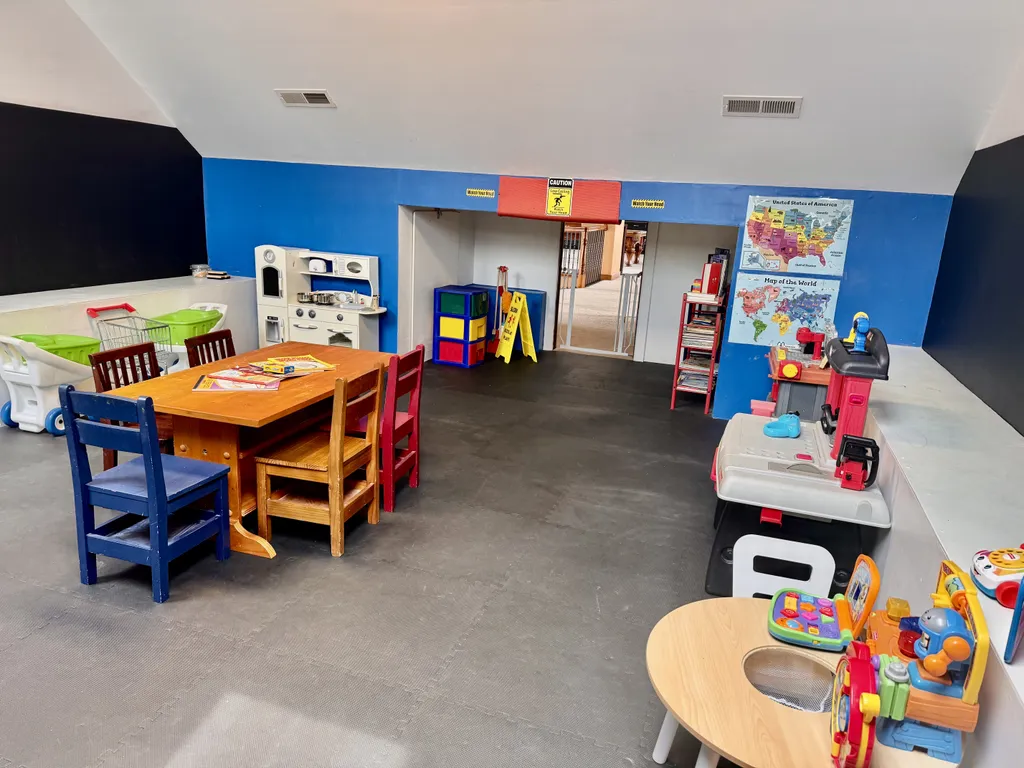 Playroom! Lots of Toys!