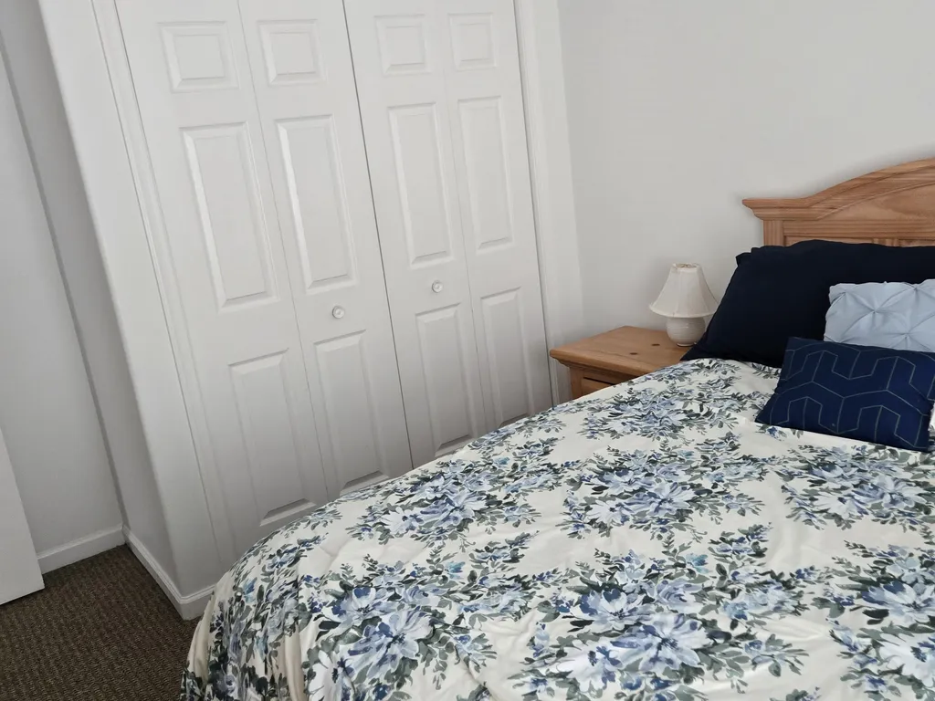 Middle Bedroom