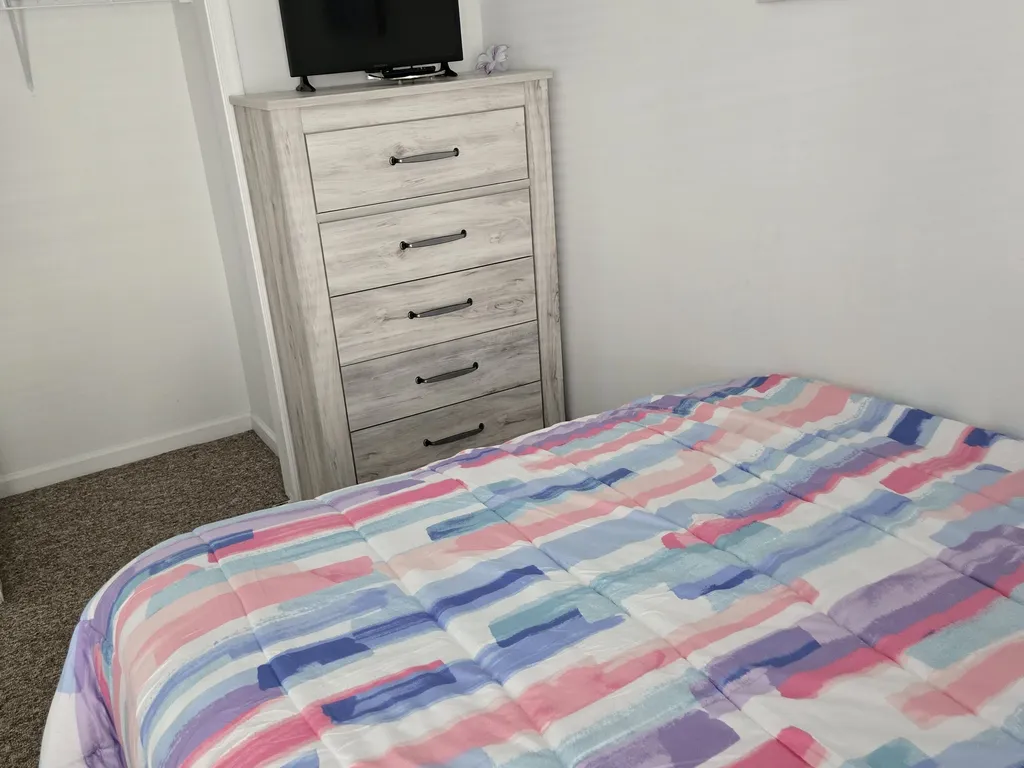 Middle Hall Bedroom