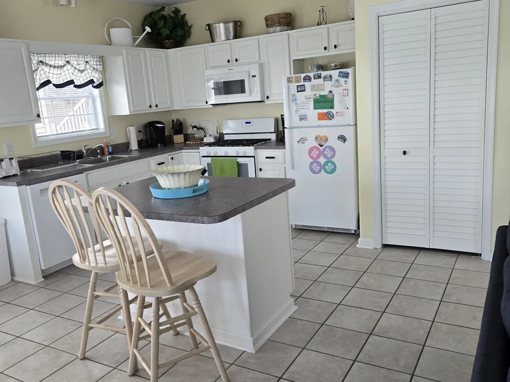Counter with Bar Stools