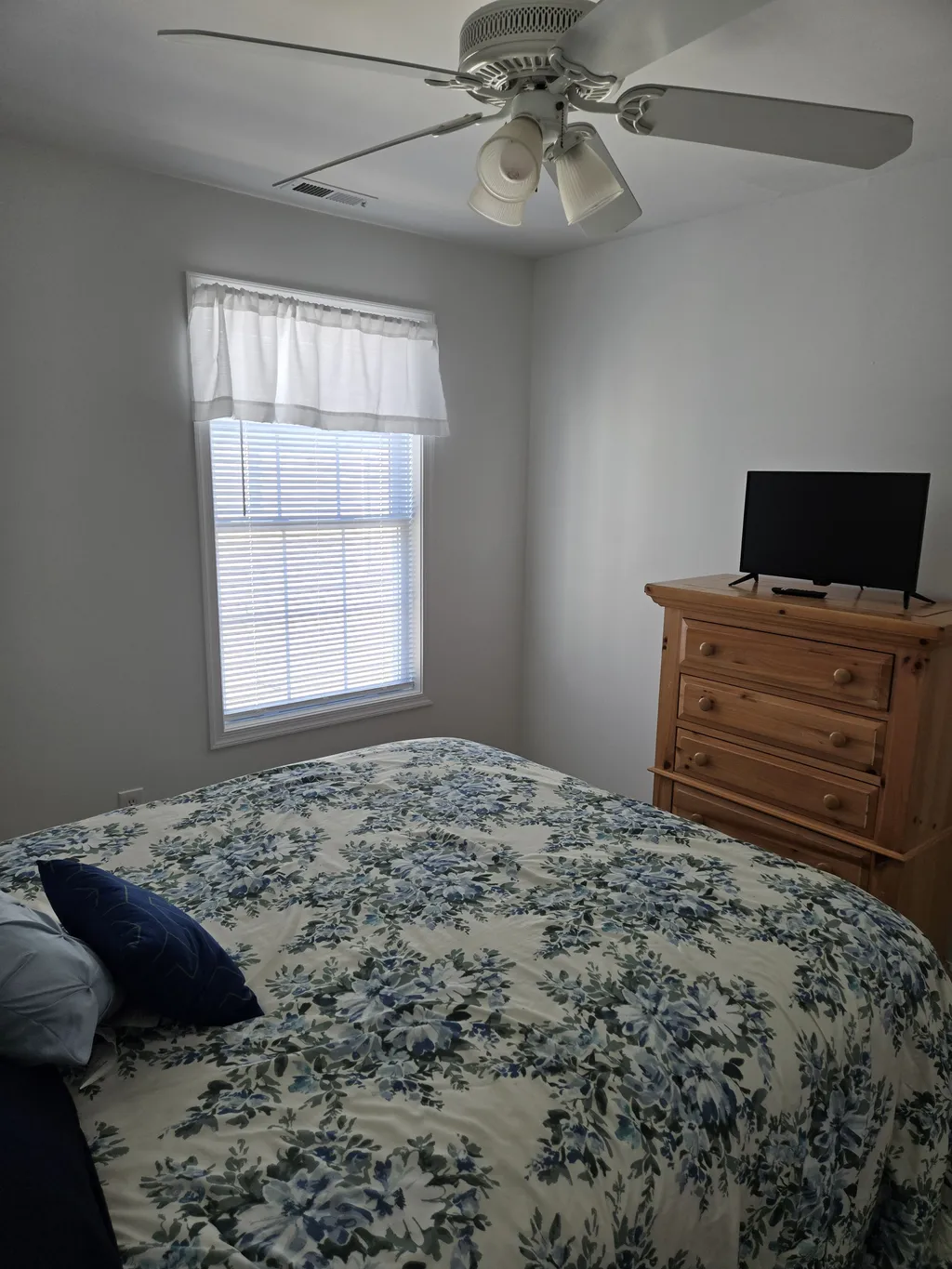 Middle Bedroom