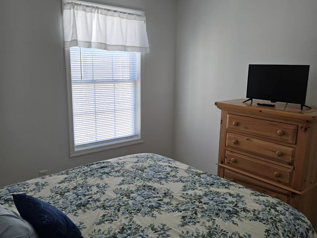Middle Bedroom