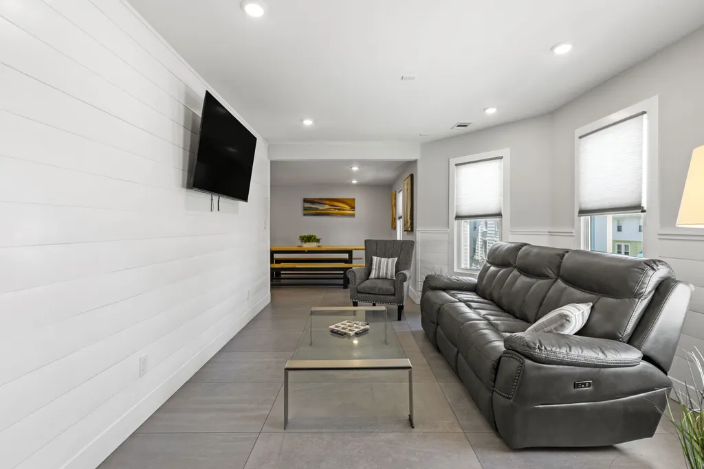 Apt 4 living room