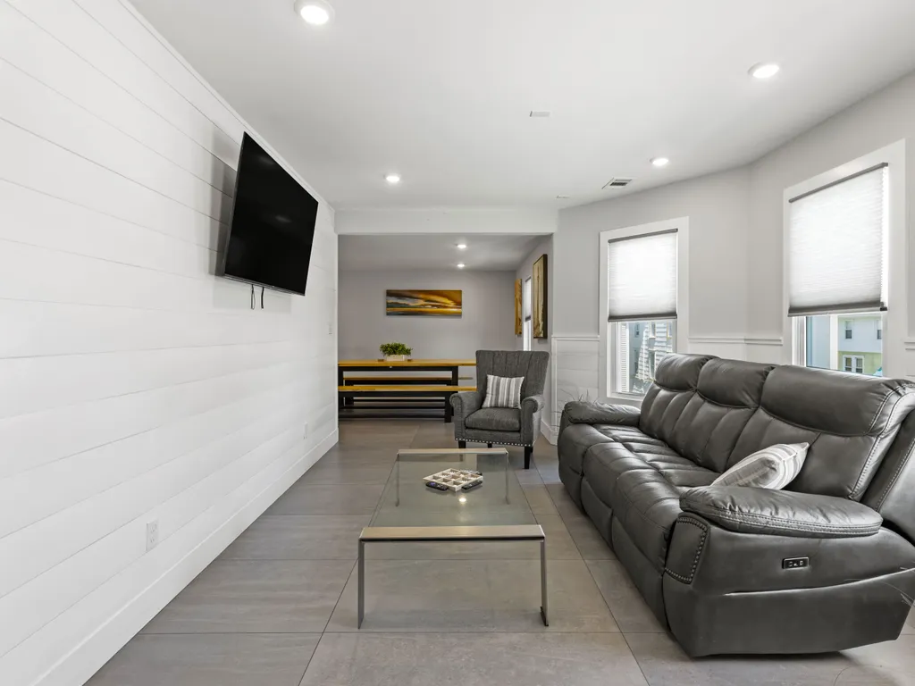 Apt 4 living room