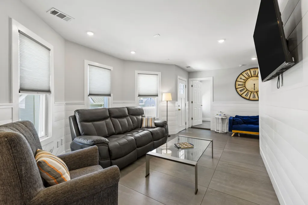 Apt 4 living room 