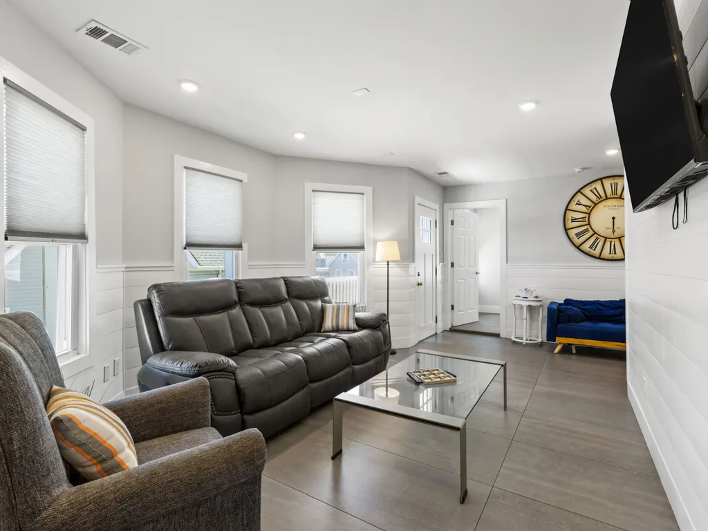 Apt 4 living room 