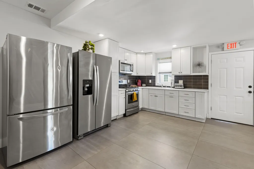 Apt 4 kitchen