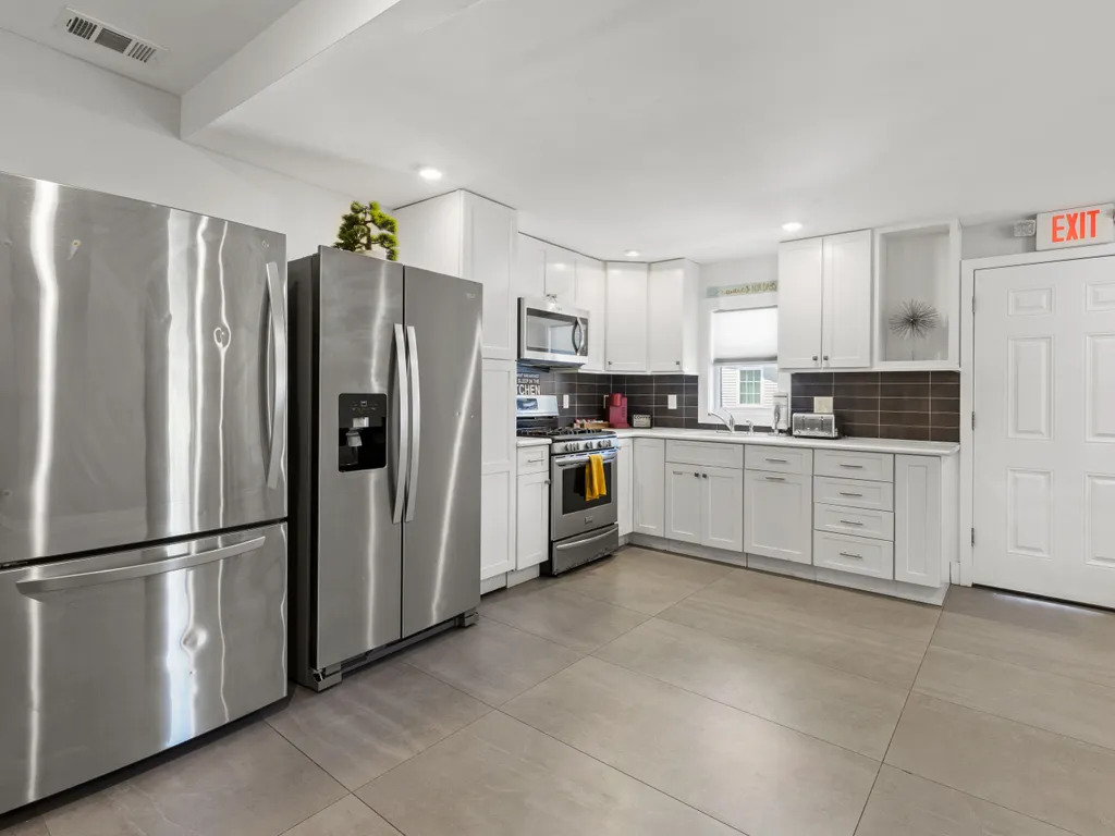 Apt 4 kitchen