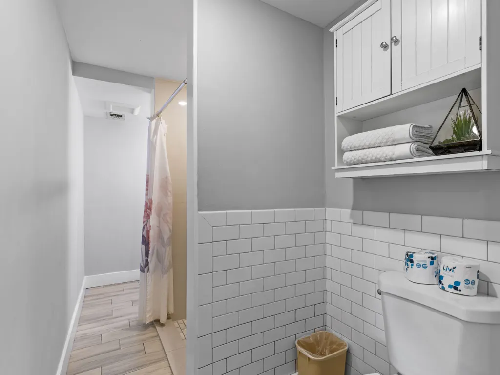 apt 4 bathroom 2