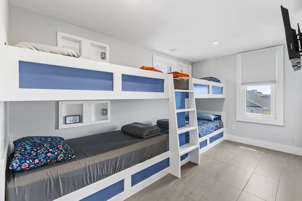 apt 4 double bunk bedroom