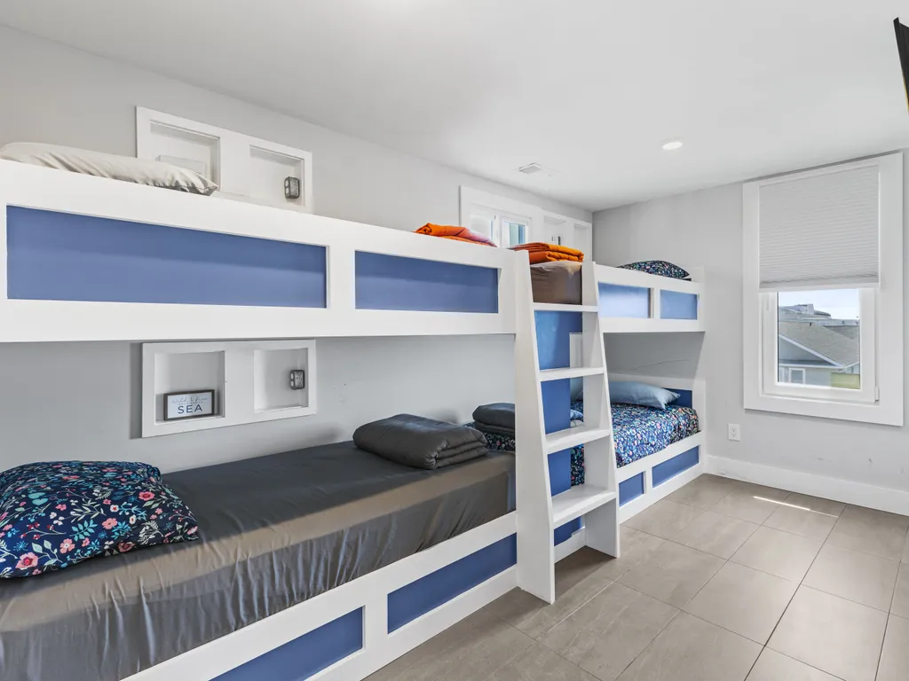 apt 4 double bunk bedroom