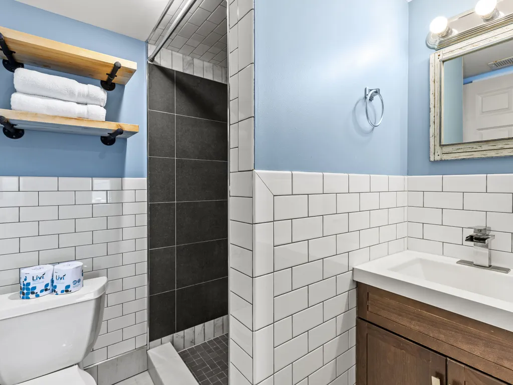Apt 1 bathroom 1
