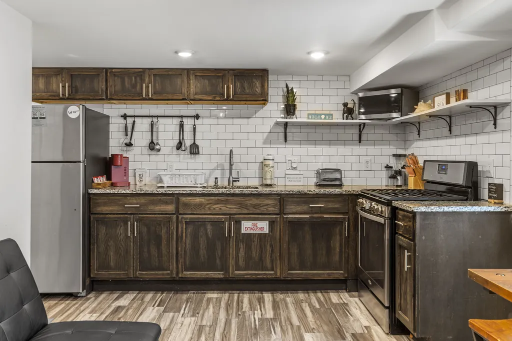 Apt 1 Kitchen