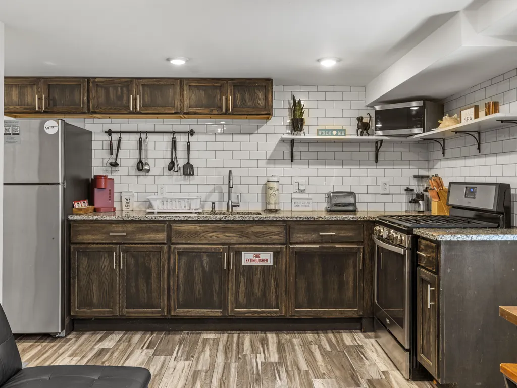 Apt 1 Kitchen
