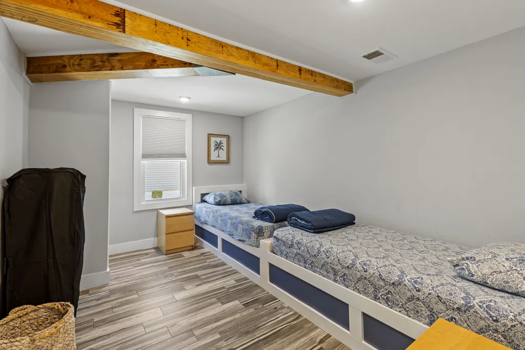 Apt 2 twin bedroom