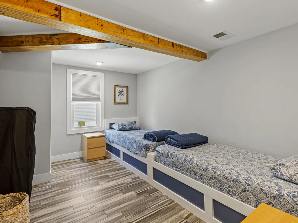Apt 2 twin bedroom
