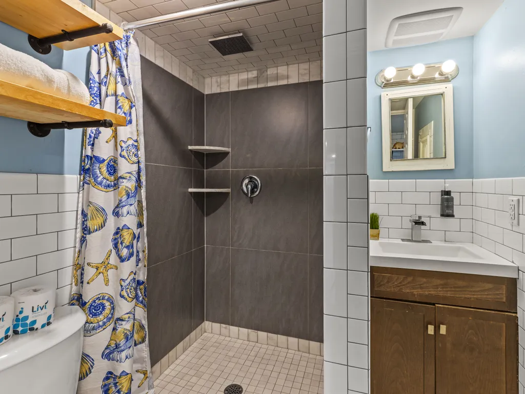 Apt 2 bathroom 1