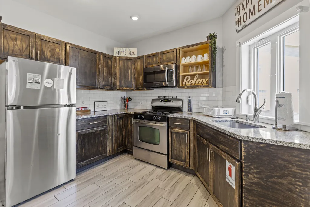 Apt 3 kitchen