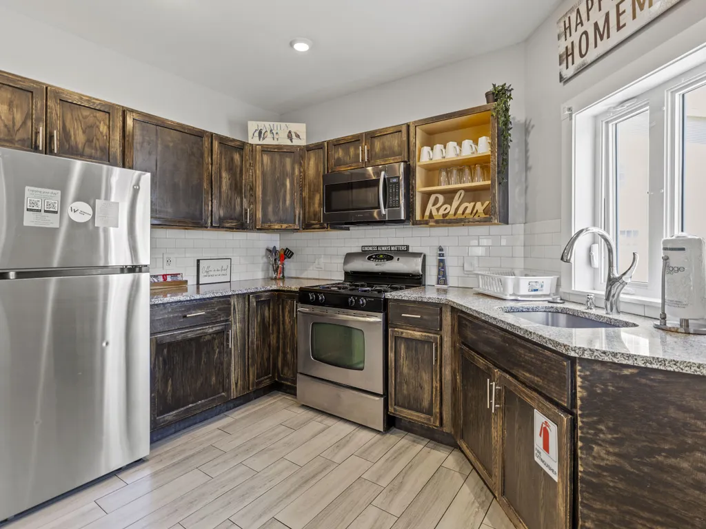 Apt 3 kitchen