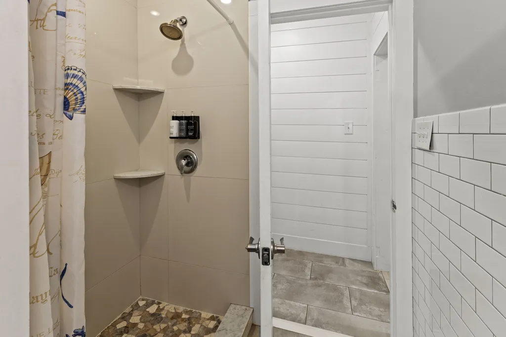 Apt 3 bathroom 3