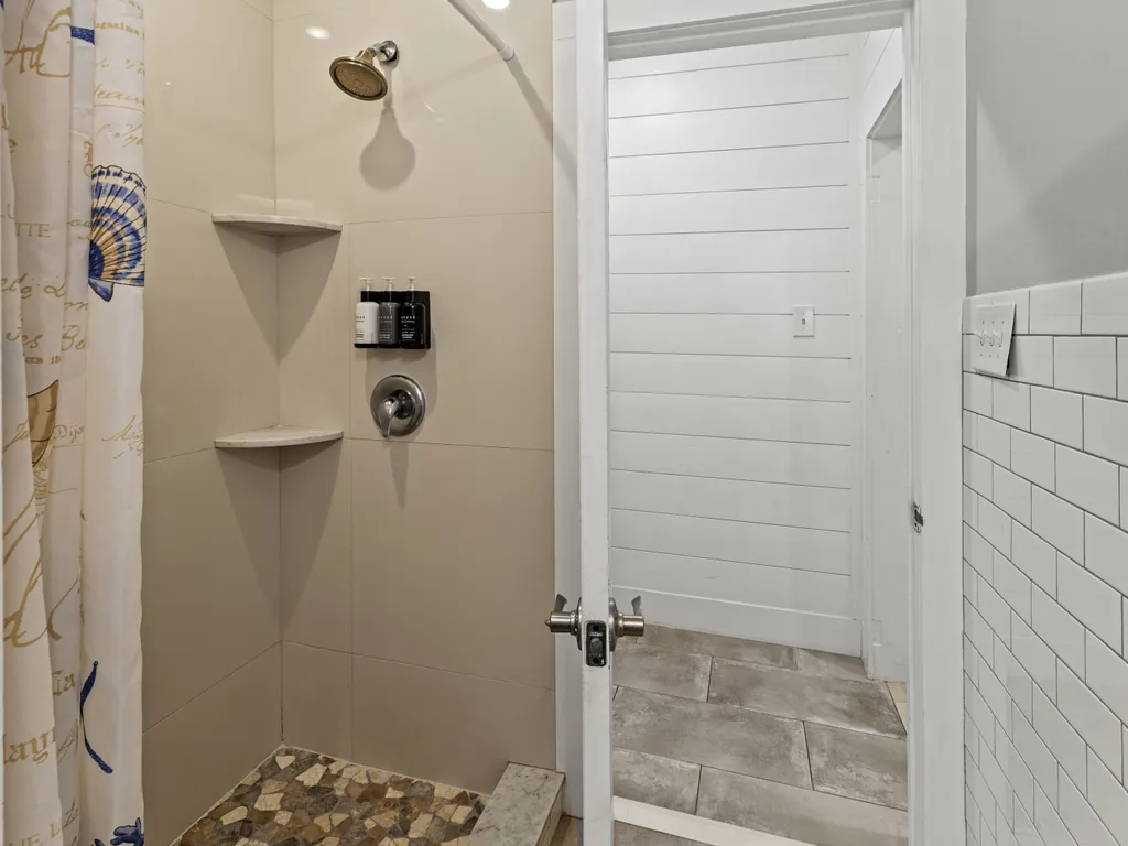 Apt 3 bathroom 3
