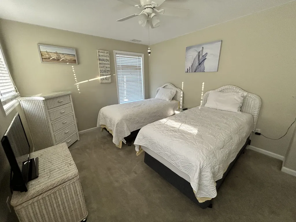Twin bedroom