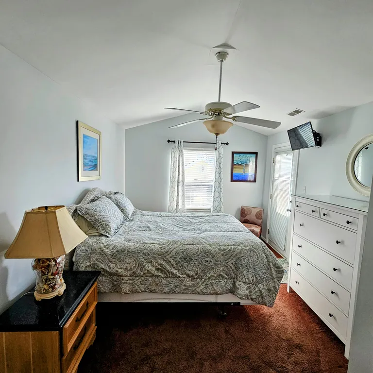 Master bedroom queen