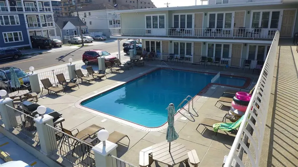 Private pool