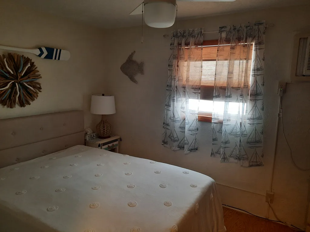 Queen size bed 