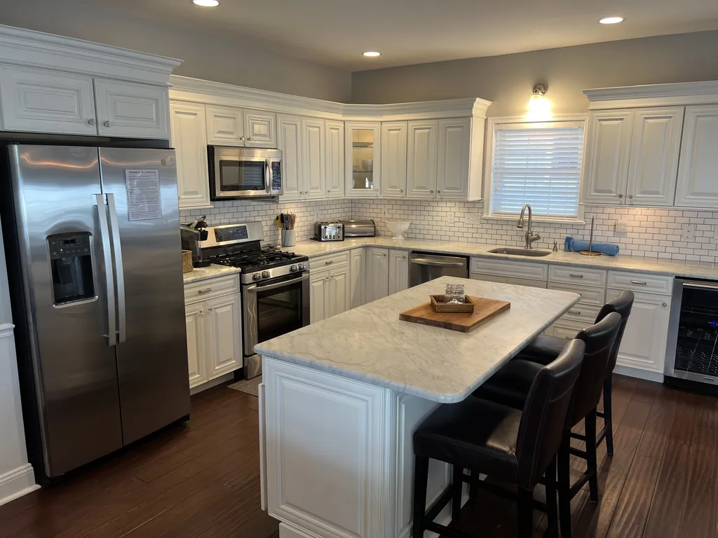 Large Kitchen Island: Carrera Marple