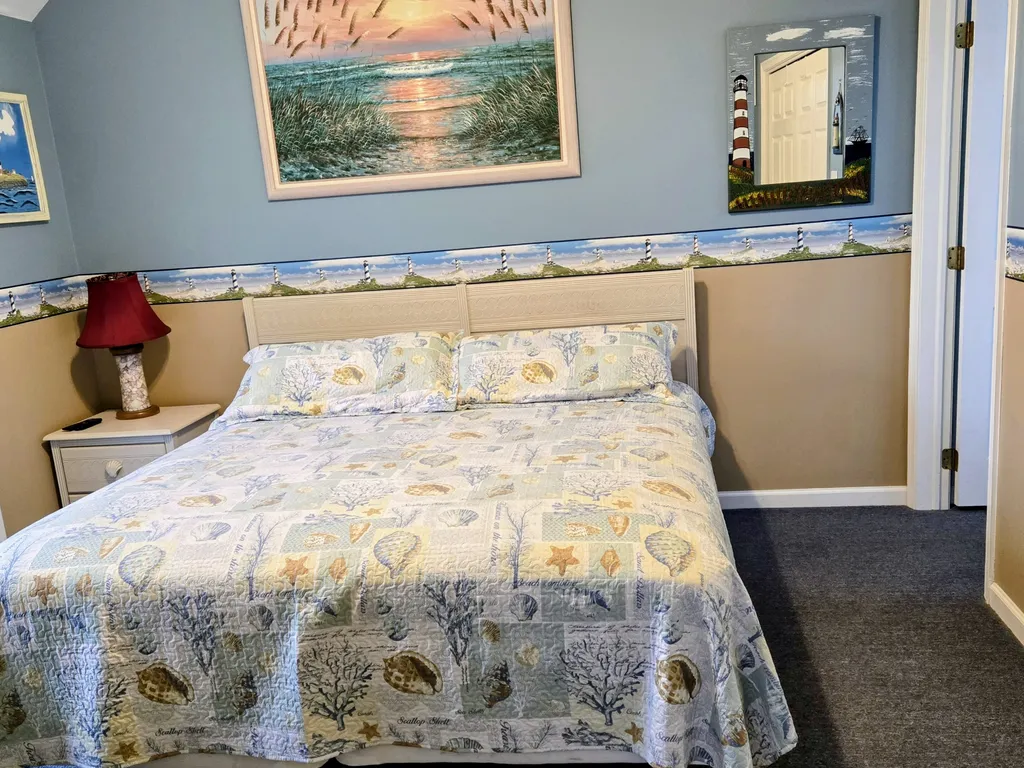 3rd floor king bed
