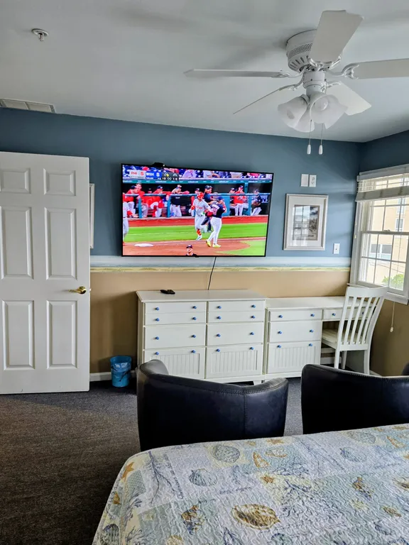 2nd floor king bedroom
