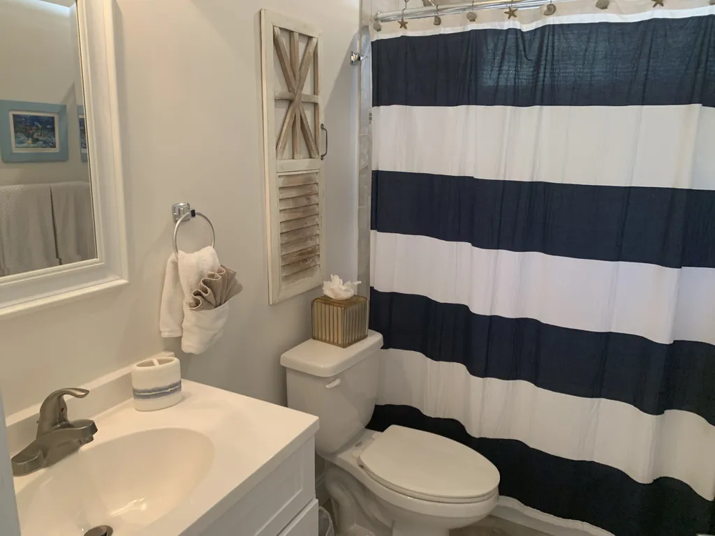 Hall bath with shower &amp;amp; tub