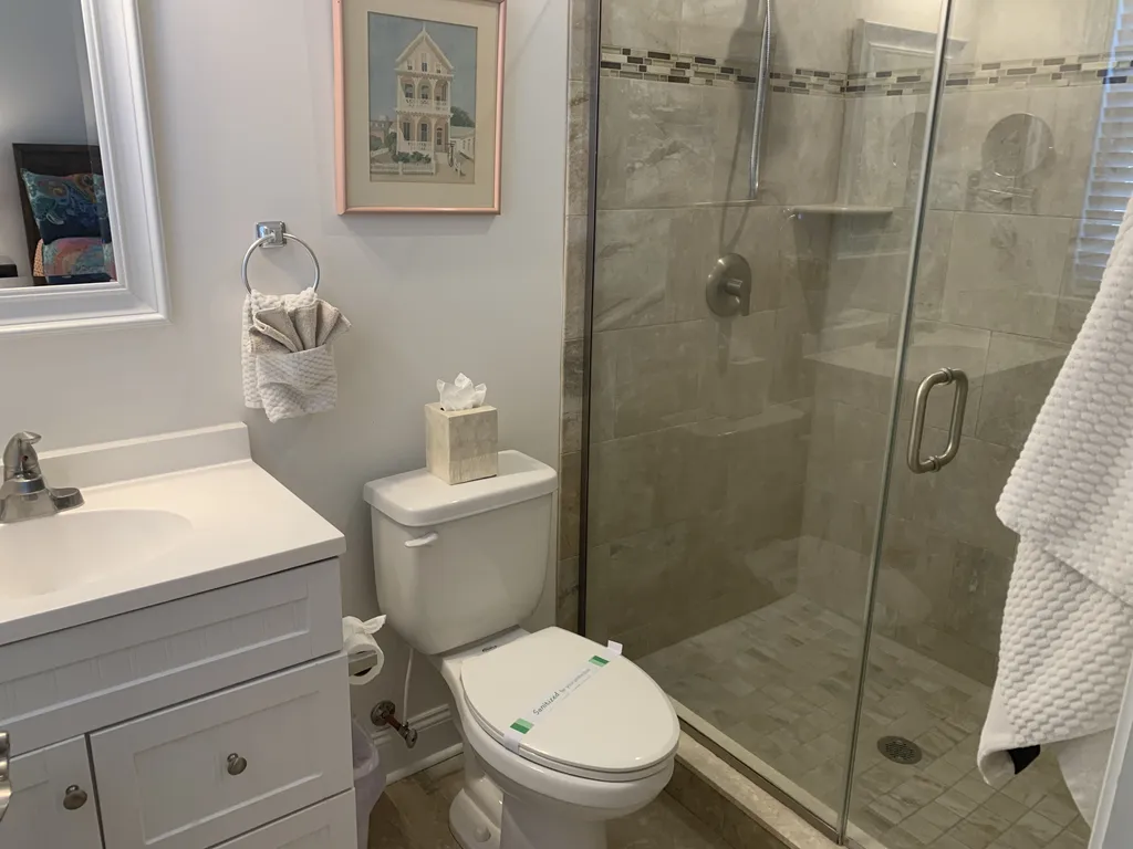 King en suite bath