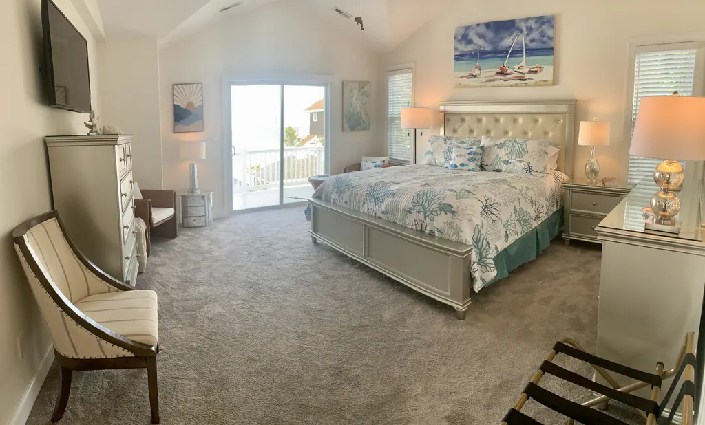 Primary en suite with private water view deck