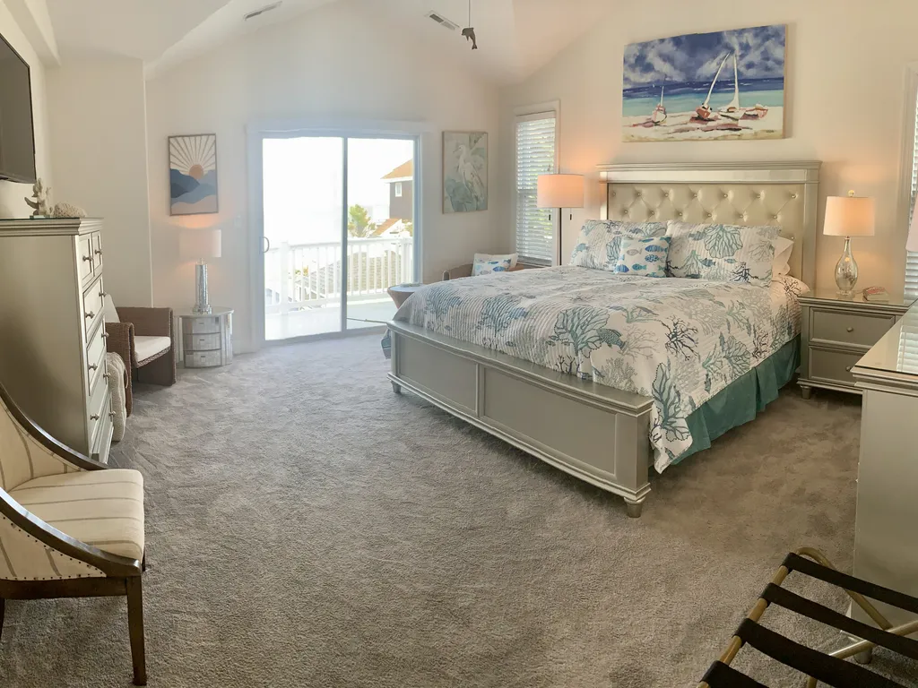 Primary en suite with private water view deck