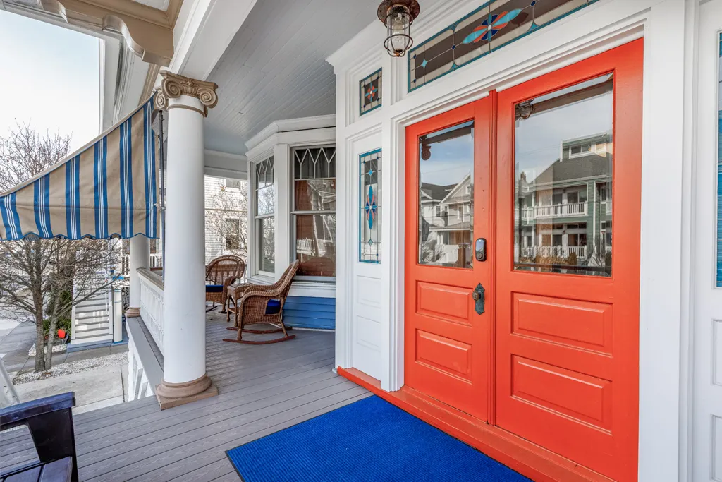 left side porch